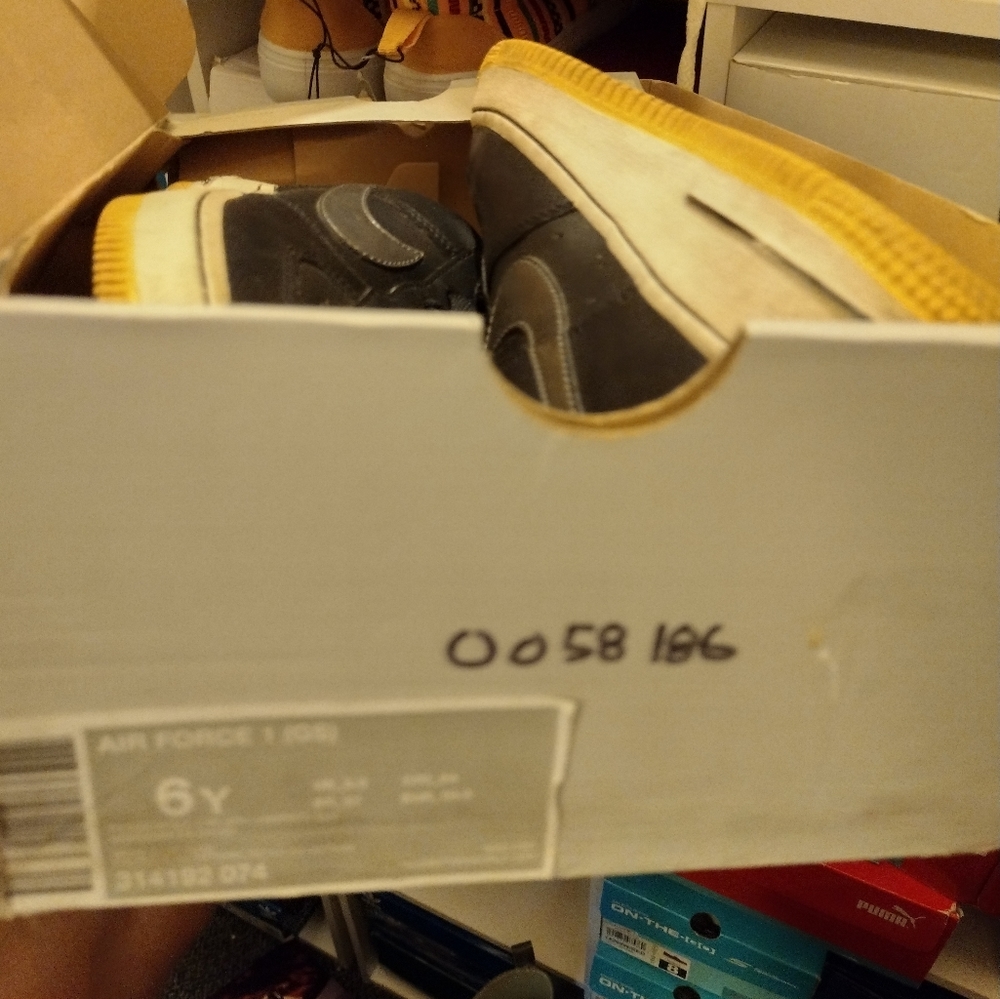 Nike yellow and black air Force one